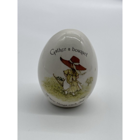 VTG Holly Hobbie Ceramic Porcelain Egg Love & Gather A Bouquet Original stickek - Picture 1 of 3